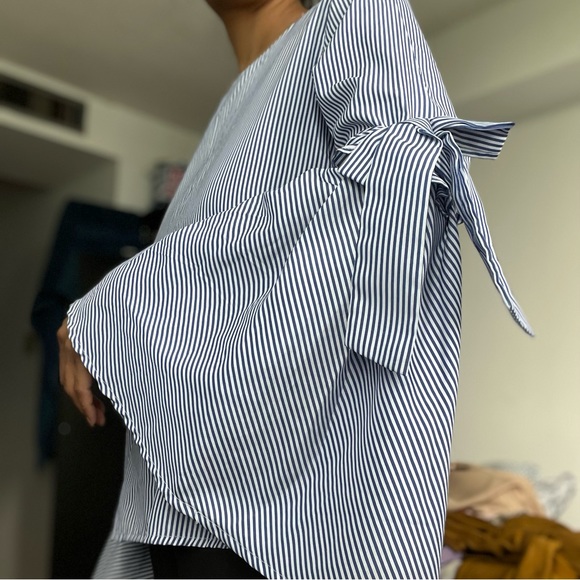 Blue and white bell sleeve blouse - Picture 2 of 5